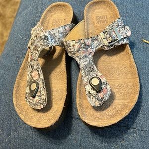 Flower sandals